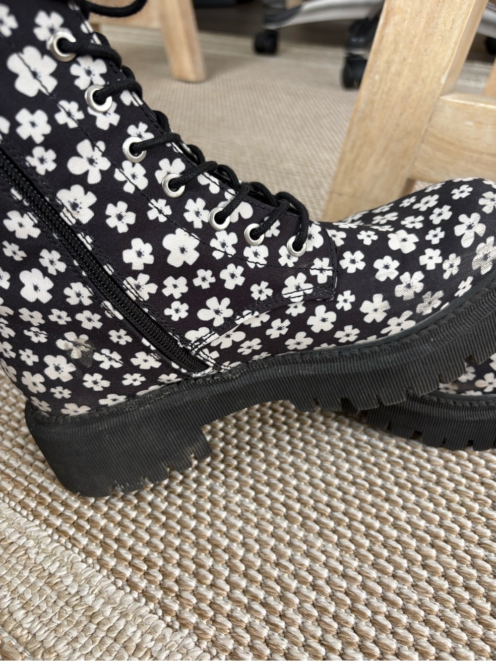 Call It Spring Black Floral Lace-Up Combat Boots Moto Edgy Streetwear Boho - Picture 5 of 9